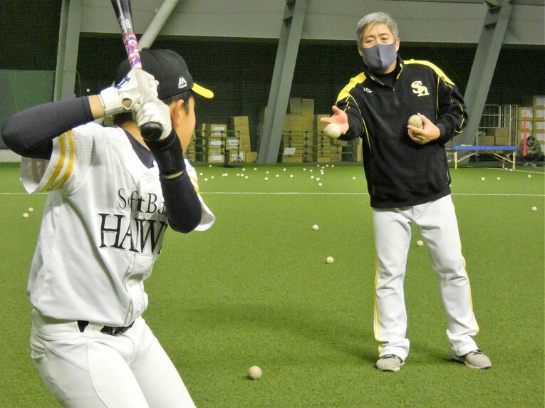 週に2日、ホークスジュニアアカデミーの講師を務める川口さん