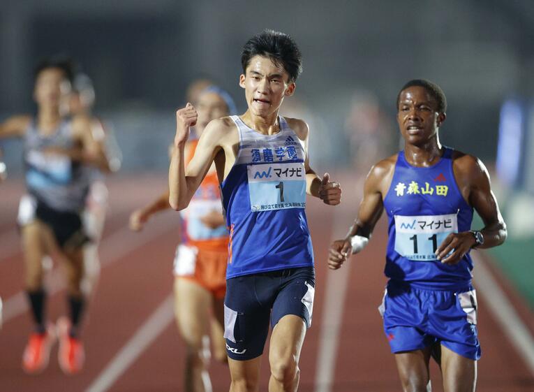 夏のインターハイ5000ｍでも日本人トップだった折田。名実ともに今季の高校No.1だ　©︎KYODO