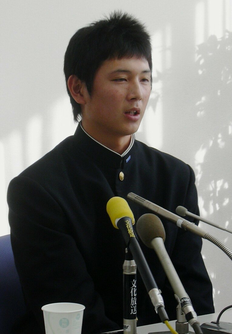 2004年、西武からドラフト1巡目指名を受けた涌井（横浜高校）　©JIJI PRESS