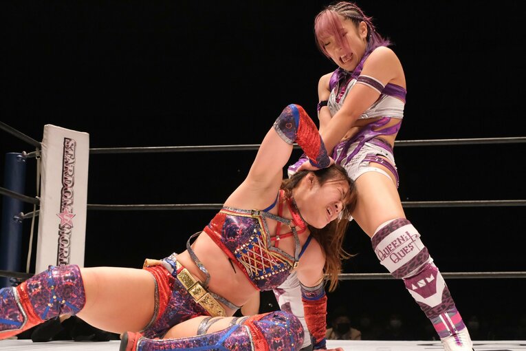 〈スターダム〉“永遠のライバル”キッドとAZMがついに激突…王座戦3wayマッチを前にAZM「同じリングにいるだけで楽しい」(46)