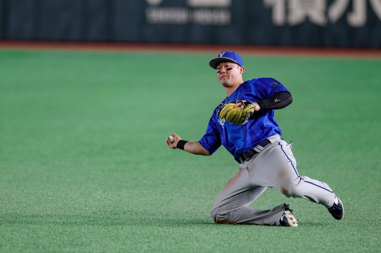 攻撃力に目が行きがちなベイスターズだが、その牽引役である牧秀悟をはじめ内野守備が肝要、と藤田一也コーチが説いた ／ photograph by Kiichi Matsumoto