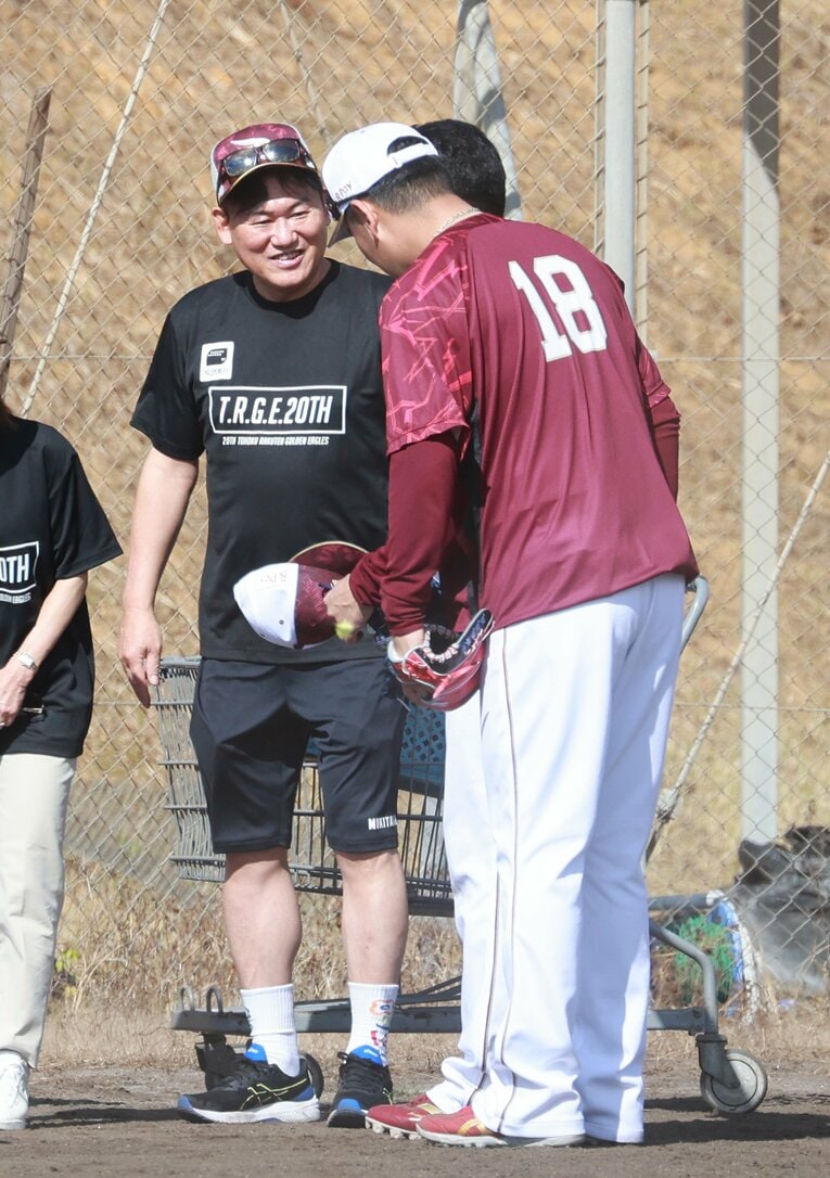 楽天キャンプで。三木谷会長と田中将大　©Sankei Shimbun