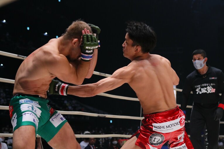 2020年8月、朝倉海とのバンタム級王者決定戦に臨んだ扇久保　©RIZIN FF