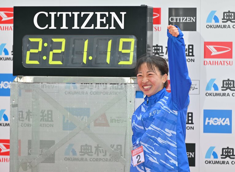 一度は先頭から離されながらも驚異的な粘りを見せた大阪国際女子マラソンでの小林　©︎JIJI PRESS