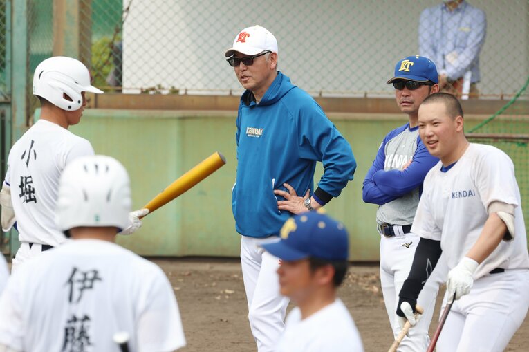 健大高崎の青柳監督　©JIJI PRESS