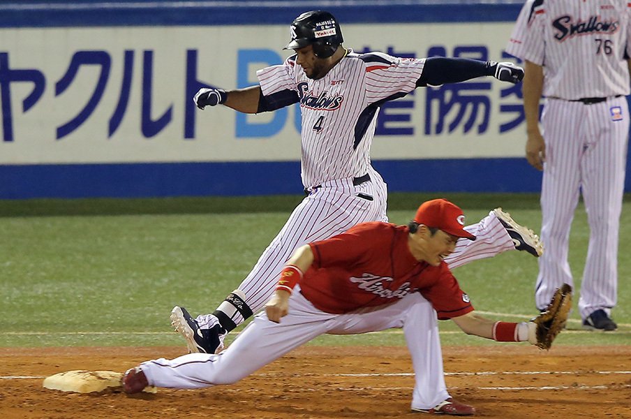 優勝目前のヤクルトの贅沢な悩み。バレンティンをどう起用すべきか?<Number Web> photograph by NIKKAN SPORTS