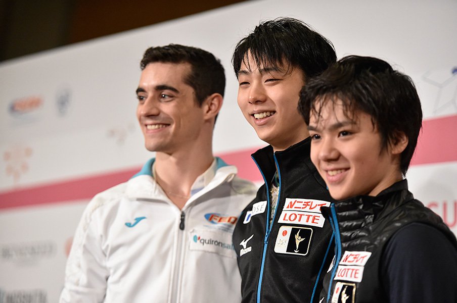 羽生結弦が競技の次元を1つ上げた!GPファイナル、史上最高難度の戦い。<Number Web> photograph by Asami Enomoto
