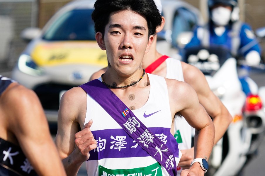 全日本“区間12位”でも箱根連覇に欠かせない? 駒澤大“唯一の4年生”、下級生活躍の裏での葛藤と献身「口惜しくなかった4年生はいない」<Number Web> photograph by AFLO