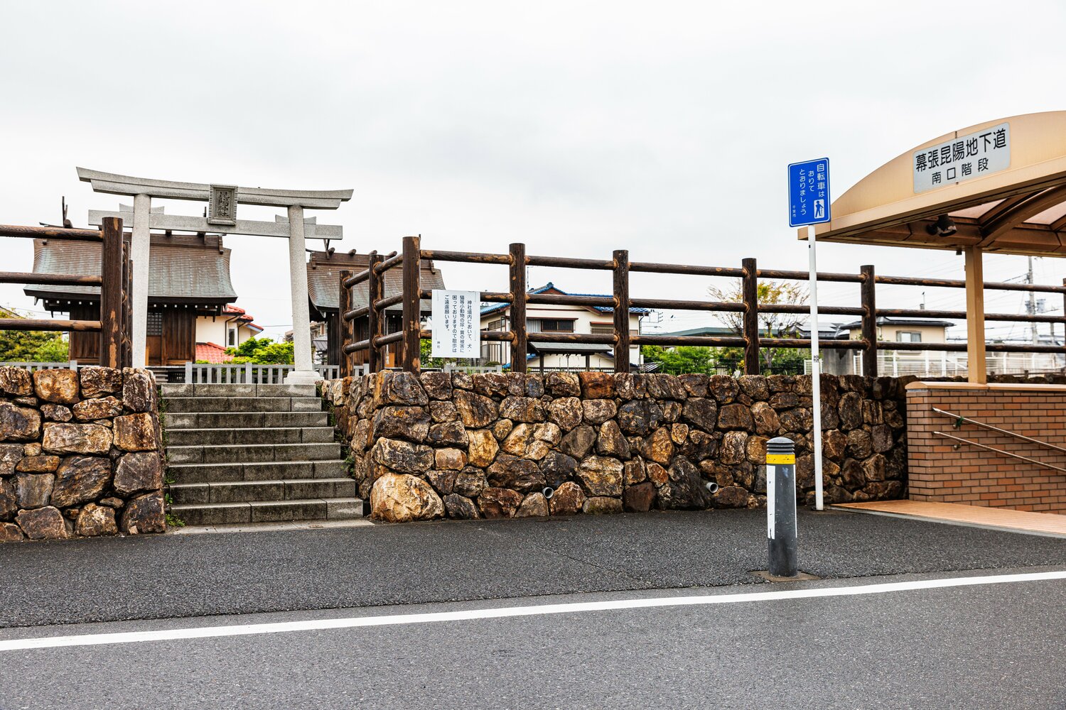 昆陽神社。サツマイモの普及を図り、甘藷先生と呼ばれる青木昆陽を祀っている