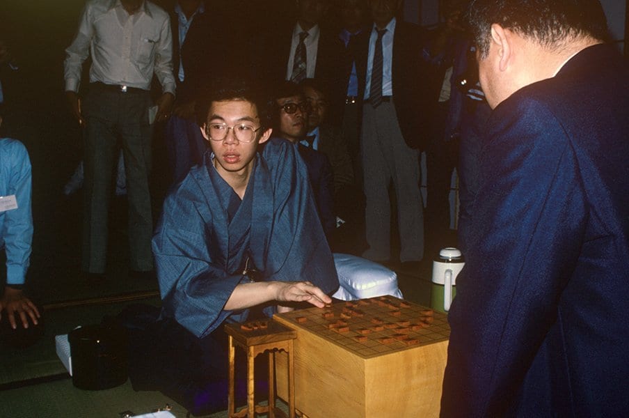 名人戦で加藤一二三と対局した谷川浩司　©Kyodo News