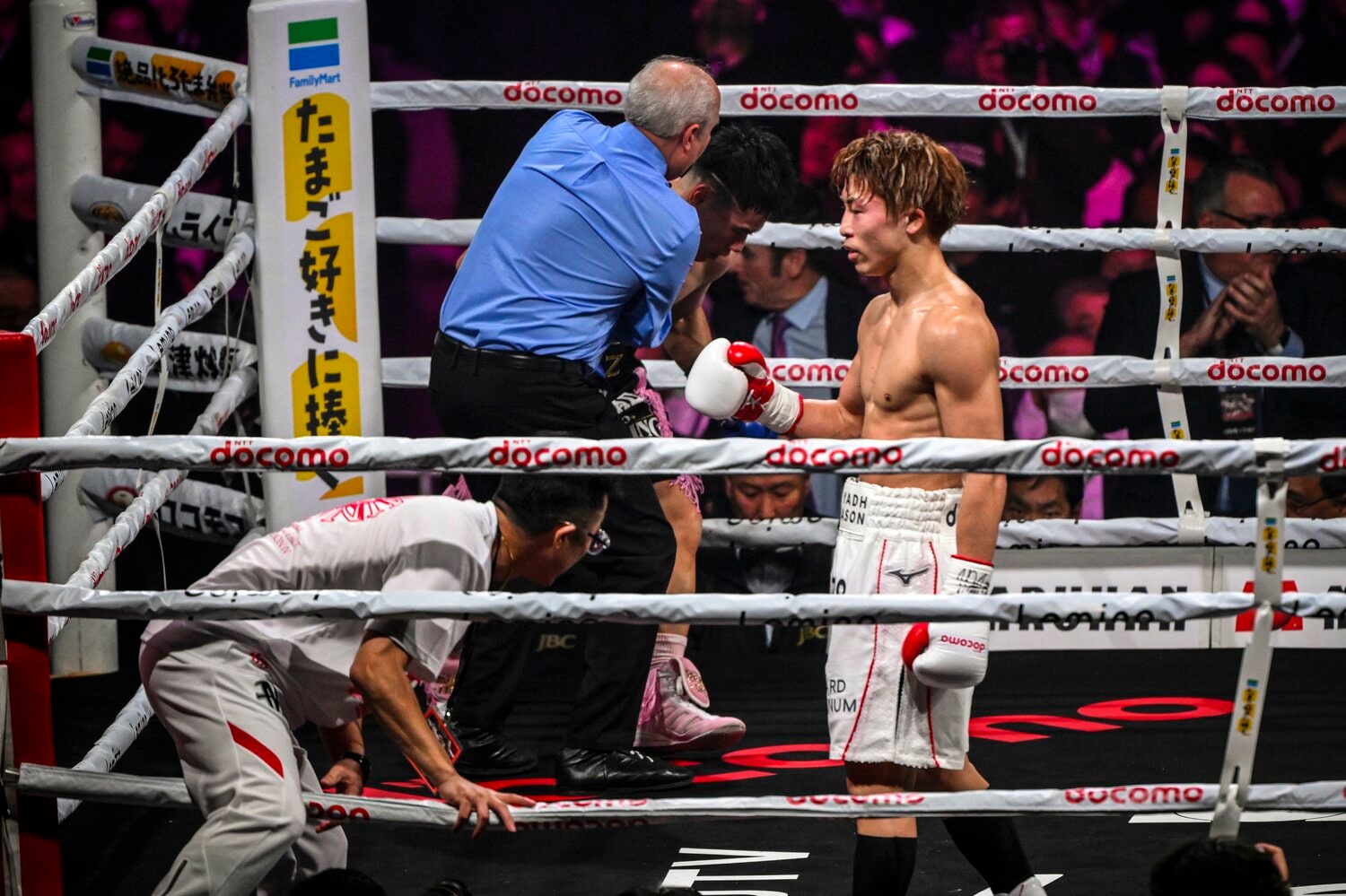 圧巻のKO勝利にも静かに拳を振り上げるだけだった井上　©︎Takuya Sugiyama