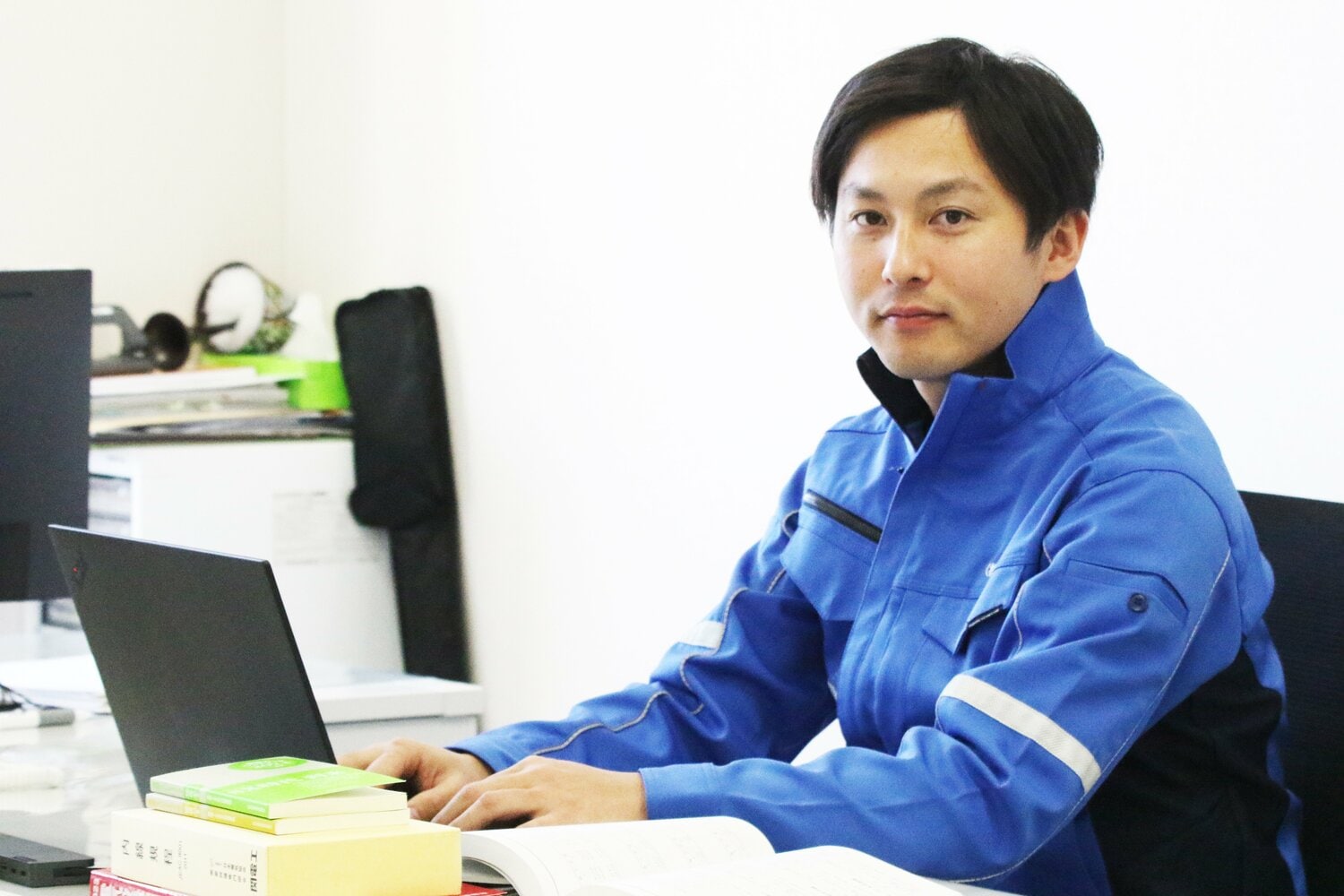 現在は電気工事士として働く青木孝太（36歳）©︎Takahito Ando