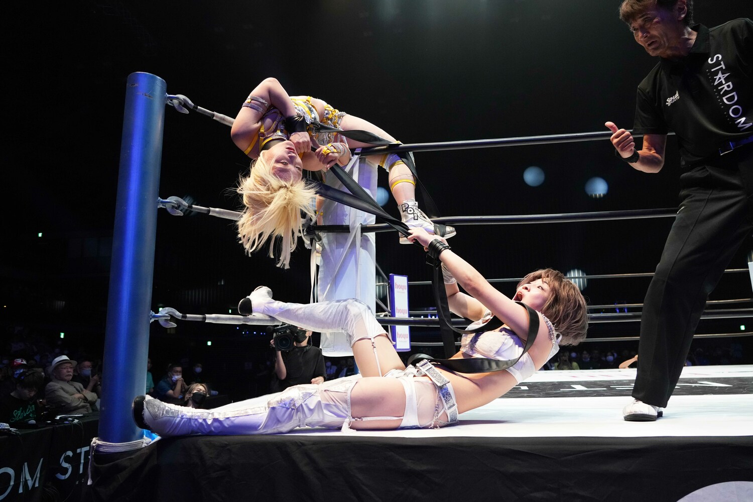 なつぽいとの革ひもデスマッチは壮絶な消耗戦となった　©Essei Hara