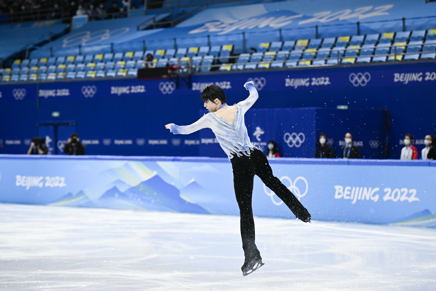 2022年2月8日の北京五輪SP、冒頭の4回転サルコウを決めれず、羽生は「なんか悪いことしたからこうなってしまったのかなあ」と自分に原因を求めた。2月10日にはフリーが行われ、総合4位に終わった ©Asami Enomoto/JMPA