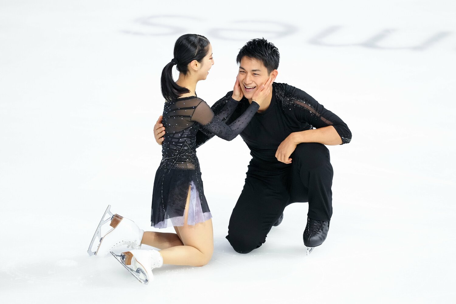 SPを終え、互いを労うふたり　©Getty Images