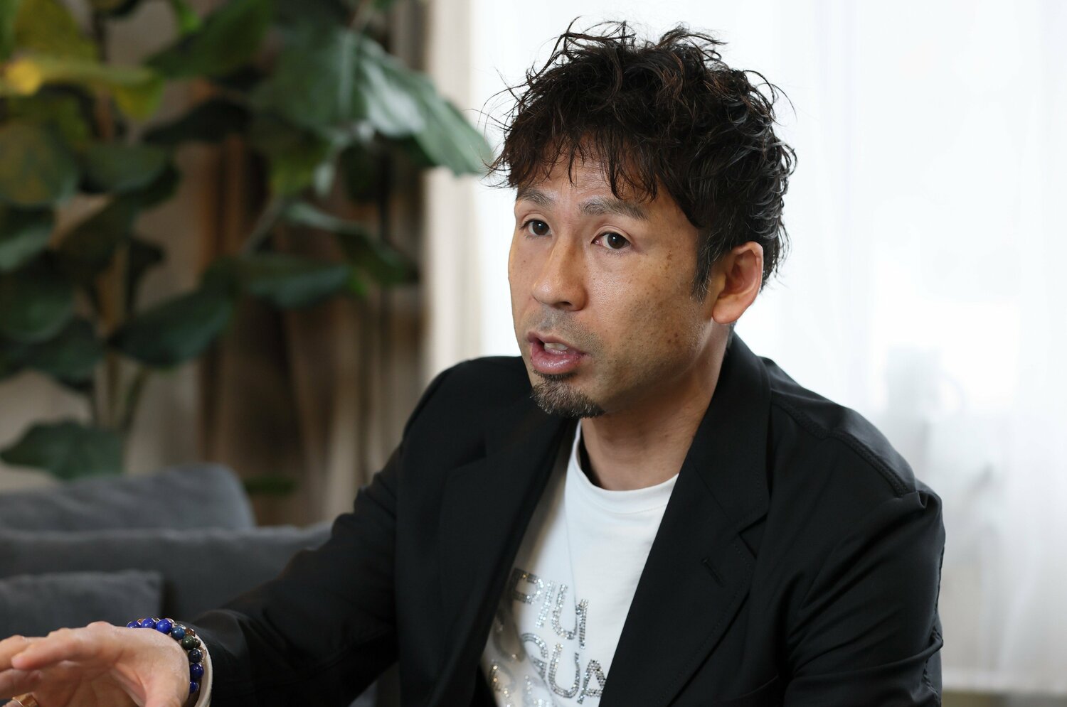 「妻とはずっと二人三脚」山瀬功治が振り返る25年のサッカー人生と妻・理恵子さん「仮に明日死んだとしても、全力で生きてきたよね」<Number Web> photograph by Shigeki Yamamoto