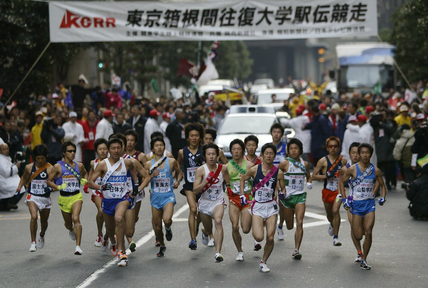 第80回記念大会（2004年）では「日本学連選抜」が参加し、京産大（3人）、徳山大、筑波大、立命大、岡山大、國學院大、北海道教育大旭川院の選手たちがタスキをつないだ　©AFLO