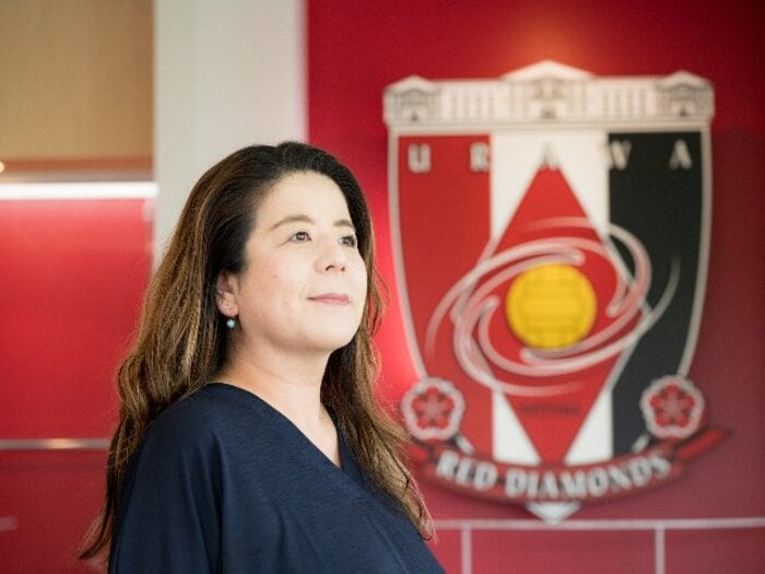 「サッカーって面白いの?」「日本でプロなんて」の声も…“三菱時代”から浦和レッズを支える女性職員に聞いた“Jリーグ誕生前夜”の物語<Number Web> photograph by Miki Fukano