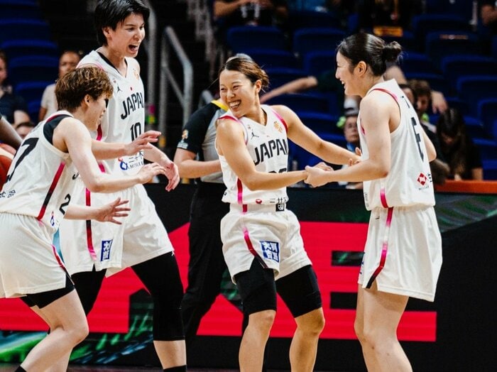 「さすがだなって」町田瑠唯も認めた26歳山本麻衣の適応力…女子バスケW杯のカギを握る司令塔がWNBA電撃移籍、その効果は？＜Number Web＞ photograph by FIBA