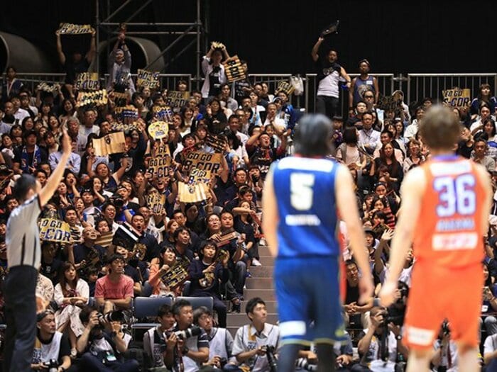 借金3億円から巻き返した「海賊」。Bリーグ横浜の“正しくない進化”。<Number Web> photograph by B-CORSAIRS/T.Osawa