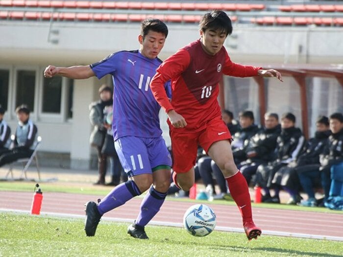 高3でJリーガーになるという決断。中村敬斗「20歳で海外は若くない」＜Number Web＞ photograph by Takahito Ando