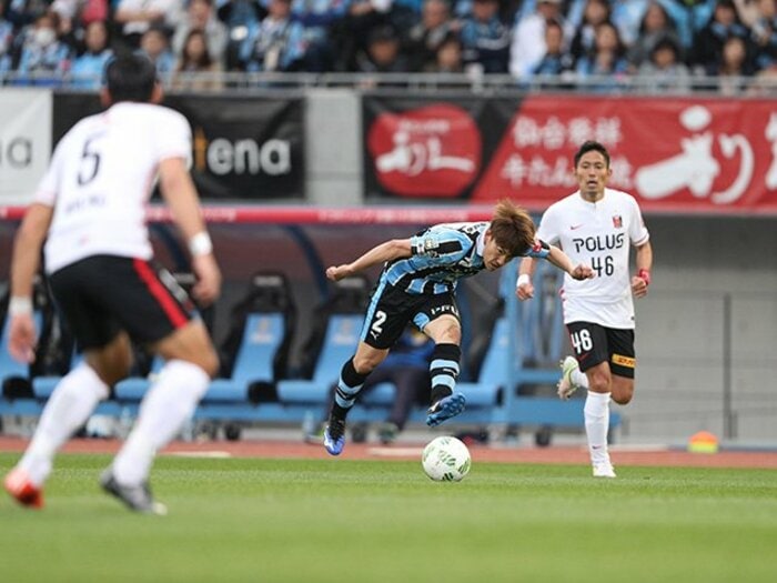 ドリブルを、こだわりではなく武器に。川崎・登里享平が捨てた固定観念。＜Number Web＞ photograph by J.LEAGUE PHOTO