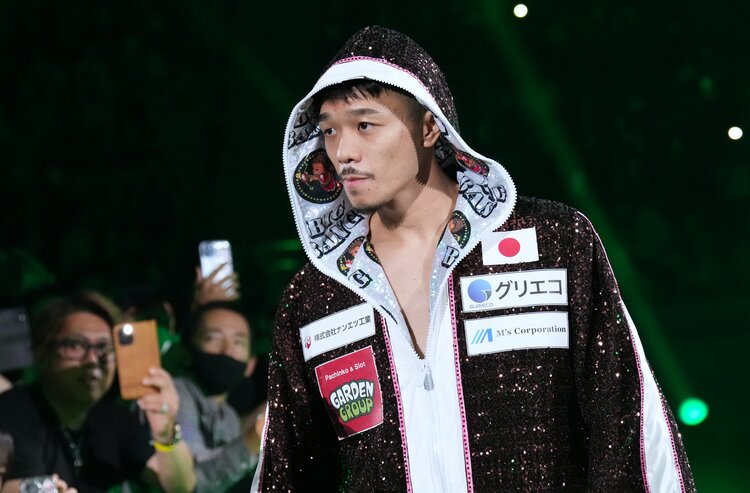 中谷潤人がニヤッと笑った」“エグいアッパー”を連打して