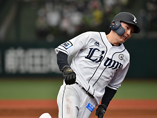 西武・源田壮亮は3年連続ベストナイン受賞をなぜ「驚いた」のか “うまくいかないとき”も主将として… - プロ野球 - Number Web - ナンバー