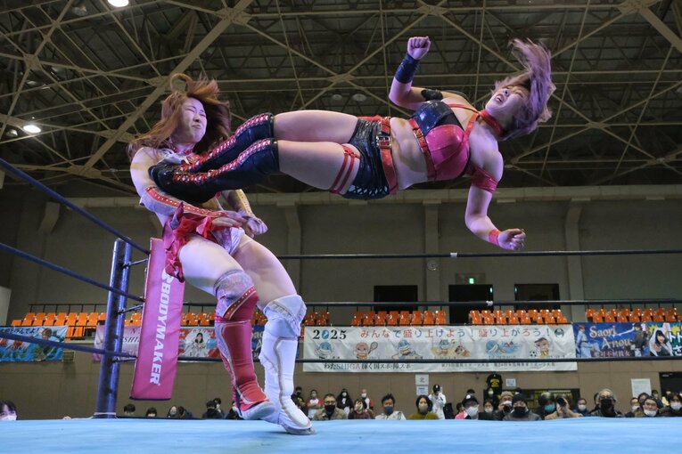 「可憐ですねぇ」人気女子レスラー・安納サオリに観客もウットリ…初の凱旋大会に滋賀が沸いた日「“絶対不屈彼女”は泣かないんです」(64)