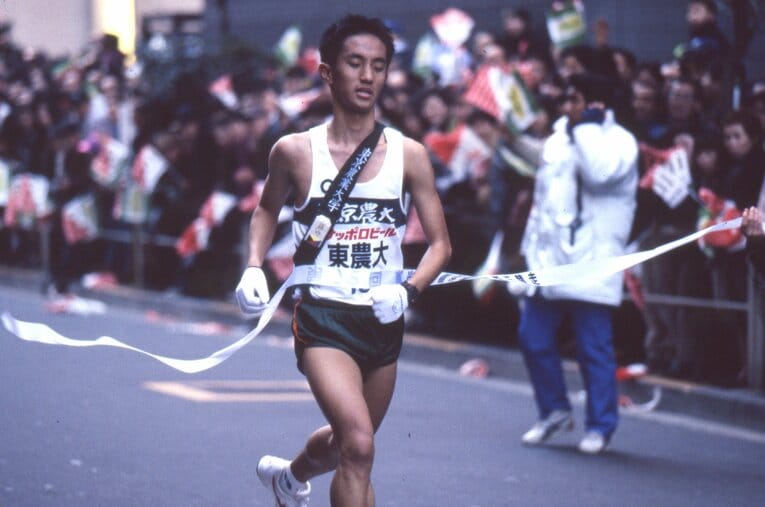 今から30年前、第72回箱根駅伝に東農大の10区走者として出場した筆者・酒井政人の雄姿！ ／ photograph by Koji Asakura