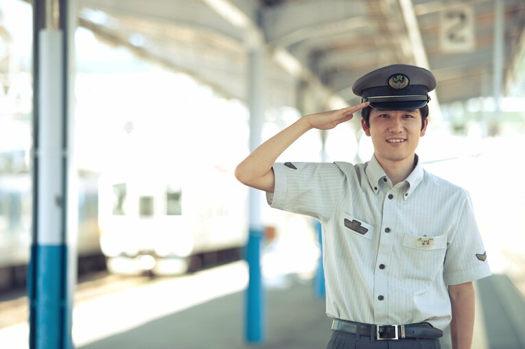 大学卒業後は鉄道マンとして地元・長野に戻って働いている高野（2012年撮影）　©︎BUNGEISHUNJU