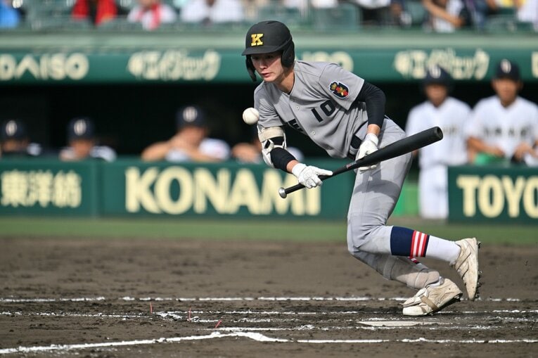昨年夏の甲子園でのバット。新基準バットは従来より最大直径が3ミリ細く、反発性能を抑えたものとなっている。　©Hideki Sugiyama