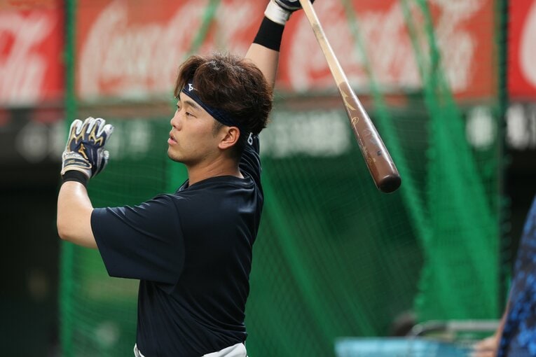 外野の一角を窺う蛭間拓哉。ドラフト1位だけに期待は大きいが、今季63試合で打率.220と、開花はまだ先だ　©Shigeki Yamamoto