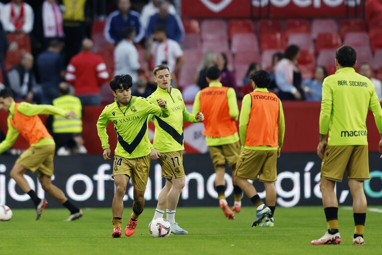 キックオフ前の久保　©Daisuke Nakashima