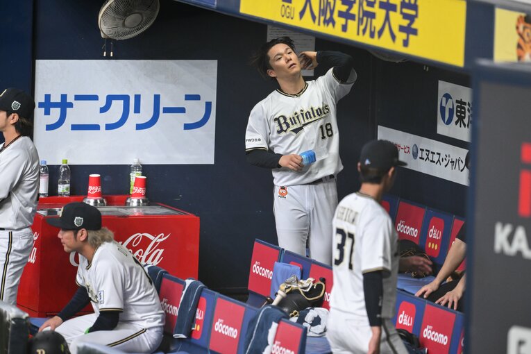 降板後のベンチにて　©Nanae Suzuki