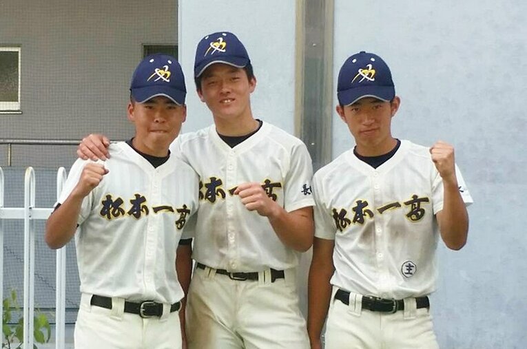 松本第一高時代の牧（中央）。今と比べると線の細さが目立つ　©Daigo Miyazaki