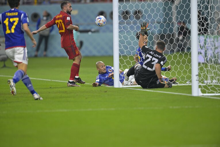 田中碧のもとへボールが放たれる（奇跡のゴールシーン　14／57）　©Koki Nagahama/JMPA