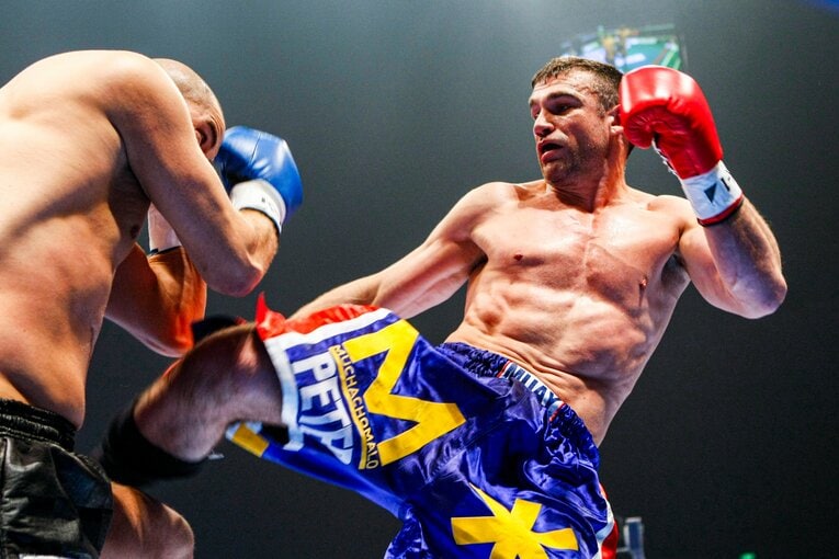 2009年12月、グランプリのリザーブファイトでグーカン・サキに判定勝ち　©Susumu Nagao