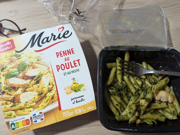 レンジで加熱する冷凍食品のペンネ（約650円）　©Yu Saito