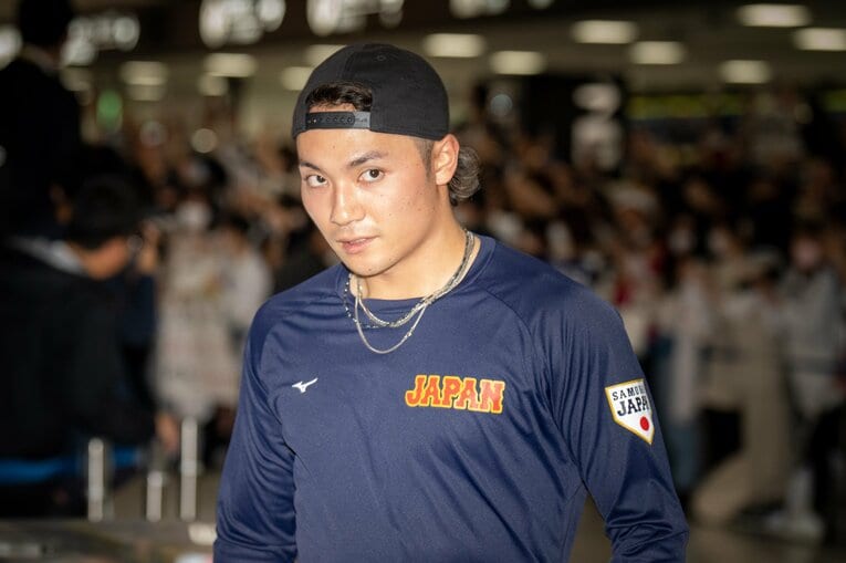 帰国時の伊藤　©Shiro Miyake