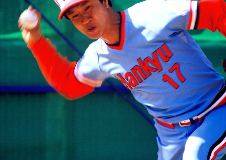 美しきアンダースローで知られた…山田久志の投球（連続写真）©Makoto Kenmizaki