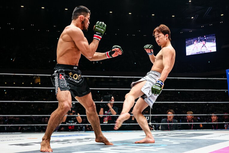 ラジャブアリ・シェイドゥラエフvs.朝倉未来。2025年12月31日、さいたまスーパーアリーナ　©RIZIN FF Susumu Nagao