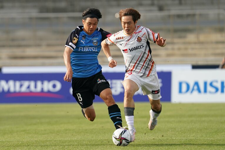 変則的な動きで、川崎を翻弄した齋藤学　©Getty Images