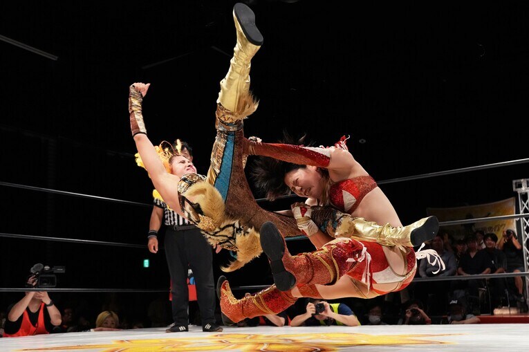 ジュリアとのラストマッチを戦う林下詩美。8月25日、新木場1stRING　©Essei Hara