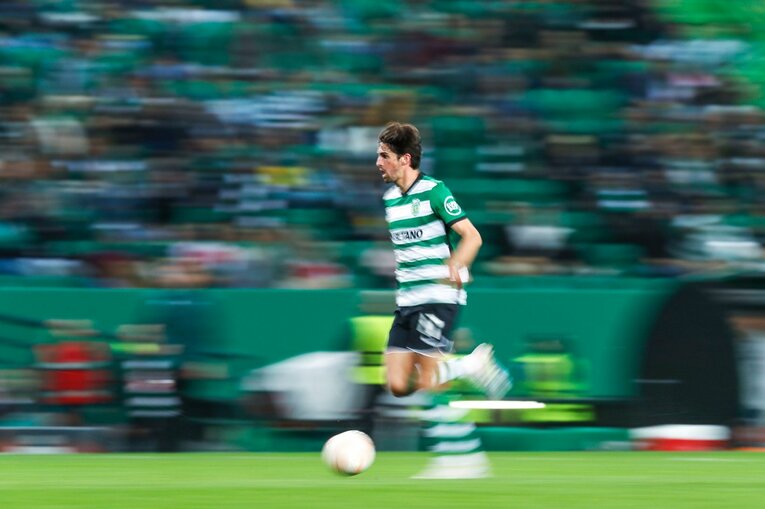 「モリタ、モリタ」とポルトガル地元カメラマン称賛…冨安健洋vs守田英正が「試合後にユニ交換」“EL日本人対決”を撮った(23)