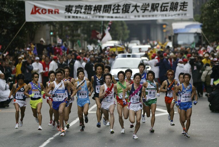 第80回記念大会（2004年）では「日本学連選抜」が参加し、京産大（3人）、徳山大、筑波大、立命大、岡山大、國學院大、北海道教育大旭川院の選手たちがタスキをつないだ　©AFLO