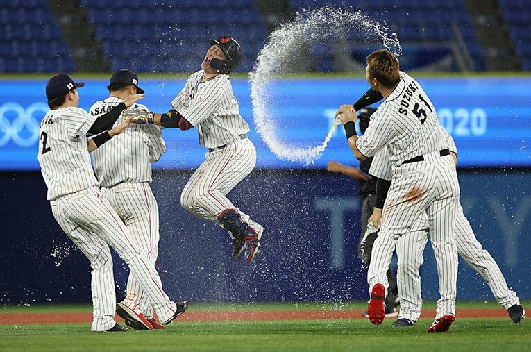 劇的なサヨナラ勝利で準決勝進出を決めた日本。宿敵・韓国との準決勝を制すれば頂点が見えて来る ／ photograph by Shinya Mano/JMPA