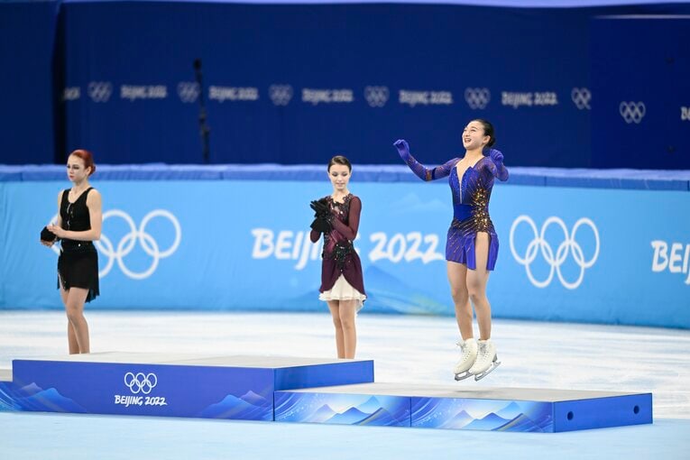 「泣いてる場合じゃない」新女王・坂本花織と中野コーチが守った“フィギュアの品格” 「20年前のスケート」発言のタラソワへ伝えたいこと(36)