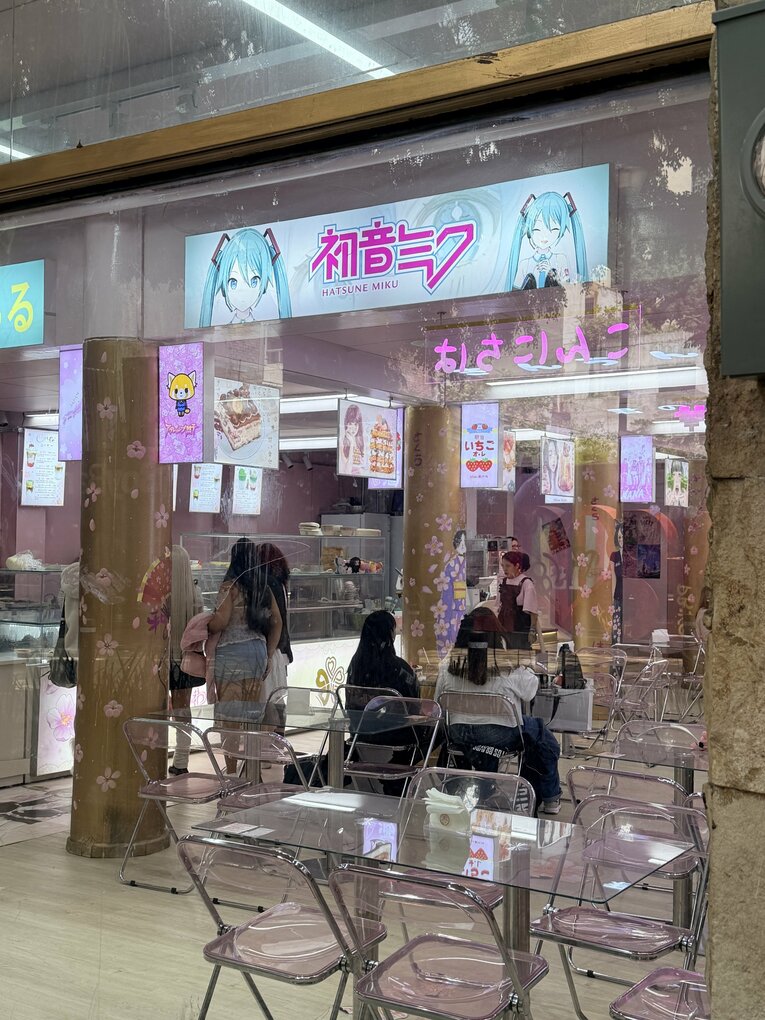 メキシコシティにあった初音ミクのカフェ（写真は右に続きます）　©Kiichi Matsumototo