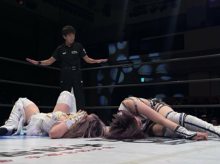 安納サオリvs中野たむ　©Norihiro Hashimoto